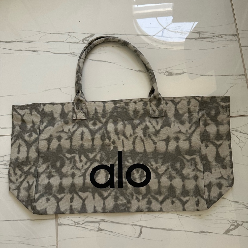 💥SOLD💥ALO Yoga Gray Tie-Dye Canvas Tote with Black Logo